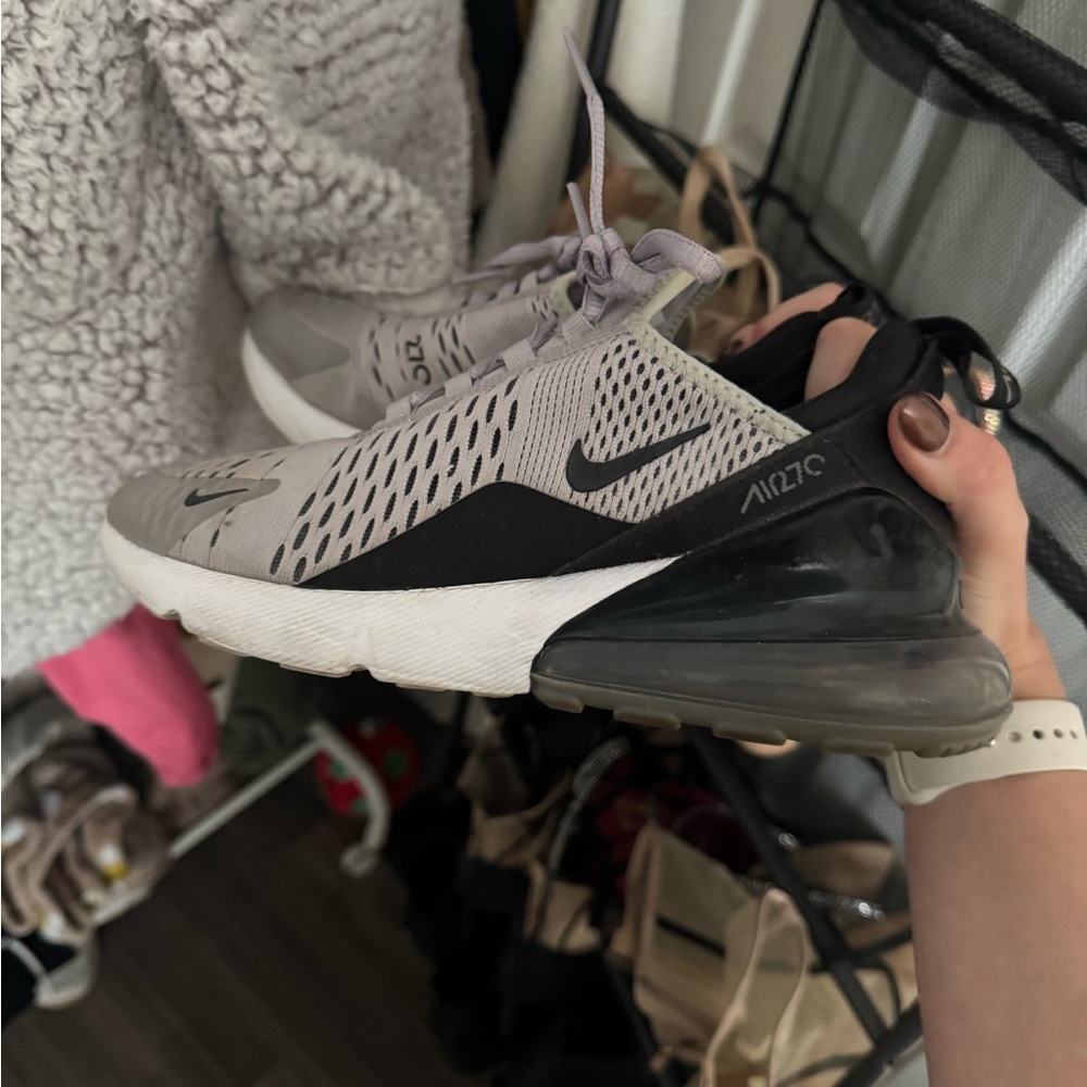 Nike Air Max 270 in Gray and Black